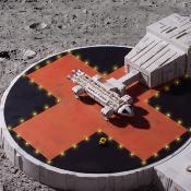 Replique Landing Pad et Eagle Transporter 46 cm Cosmos 1999 | MASTER REPLICAS
