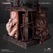 Red Pyramid Thing VS James Sunderland 88 cm Silent Hill statuette Elite Exclusive 1/4 Statue | Figurama
