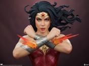 DC Comics statuette Premium Format Wonder Woman: Saving the Day 50 cm | SIDESHOW