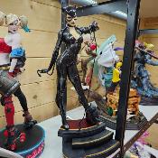 Catwoman Premium Format™ Figure DC Comics | Sideshow Collectibles