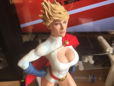 Power Girl Premium Format EXCLUSIVE | Sideshow