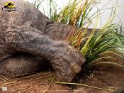 Jurassic Park statuette Maquette 1/8 Sick Triceratops 96 cm | ECC