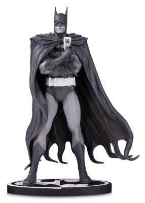 Batman: The Killing Joke Black & White statuette Batman by Brian Bolland 20 cm|DC direct