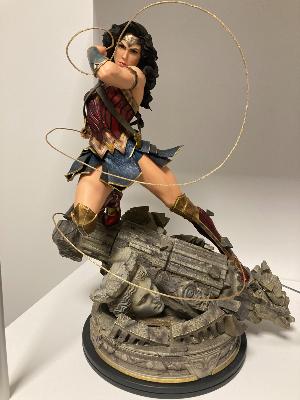 Wonder Woman ( sword & shield ) 1/4 DC COMICS Statue | Queen Studio