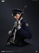 The Joker (Police Uniform) 87 cm 1/1  The Dark Knight buste | Queen Studios 