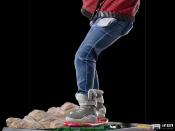 Retour vers le Futur II Statuette 1/10 Art Scale Marty McFly on Hoverboard 22 cm | Iron Studios