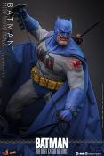 Batman The Dark Knight Returns Figurine 1/6 Comic Masterpiece Batman Battle Damaged 32cm Hot Toys