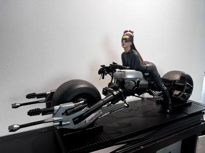 The Dark Knight Rises Statue 1/3 Catwoman & Batpod 107cm | Queen Studios