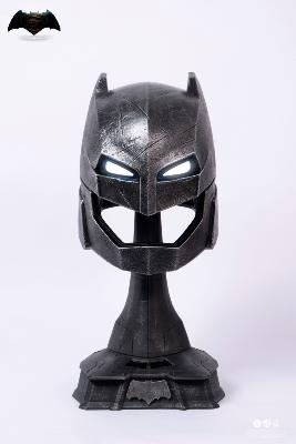 Justice League : Batman v Superman : L'Aube de la Justice â€“ Casque blindÃ© de Batman Ã  l'Ã©chelle 1/1 | Pure Arts