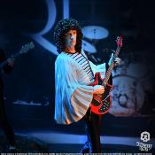 Queen statuette Rock Iconz Brian May II (Sheer Heart Attack Era) 23 cm | KNUCKLEBONZ