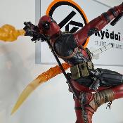 Deadpool 1/4 REGULAR Premium Format Figure | Sideshow