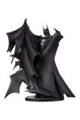 Batman Black & White statuette Deluxe Batman by Todd McFarlane (Version 2.0) 24 cm | DC DIRECT